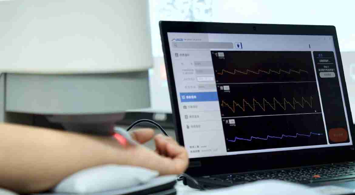 糖果派对耘康以高解析与拟真的显示技术，，，，将其应用于中医检测，，提供“中医数位化检测方案”，，使传统中医检测结果数据化与可视化