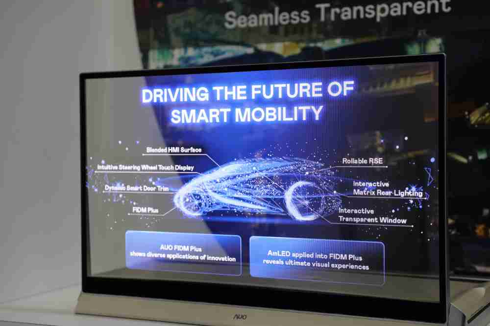 糖果派对凭借着超高亮度和透明度，，，这款30吋透明Micro LED显示器在AR系统与智慧零售具有潜在的应用价值。。。