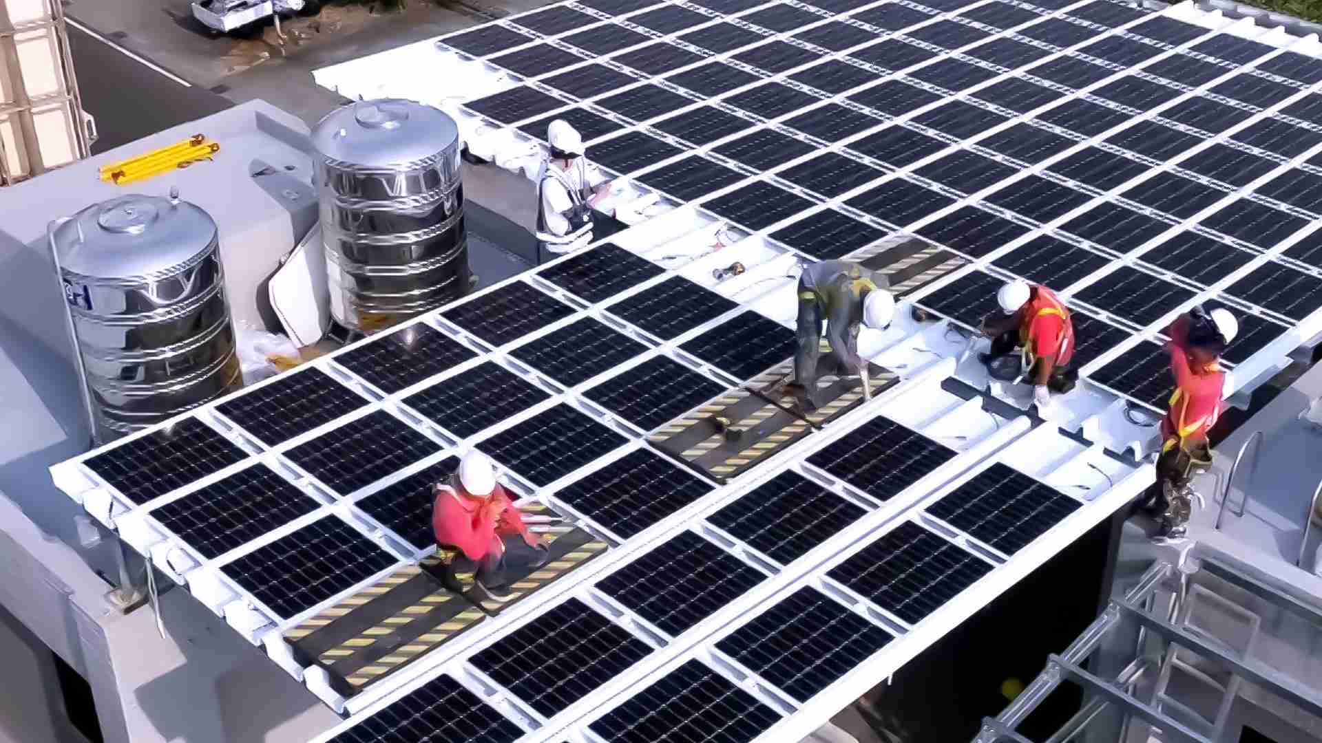 糖果派对着力于替代能源之技术研发，，，，如光电浪板的相关制程、、、、设备与产品，，其中所开发之光电整合型浪板，，减少传统金属支架安装，，，，更提升耐候度，，可广泛运用于多元场域，，，并辅助建筑达到净零碳排目标