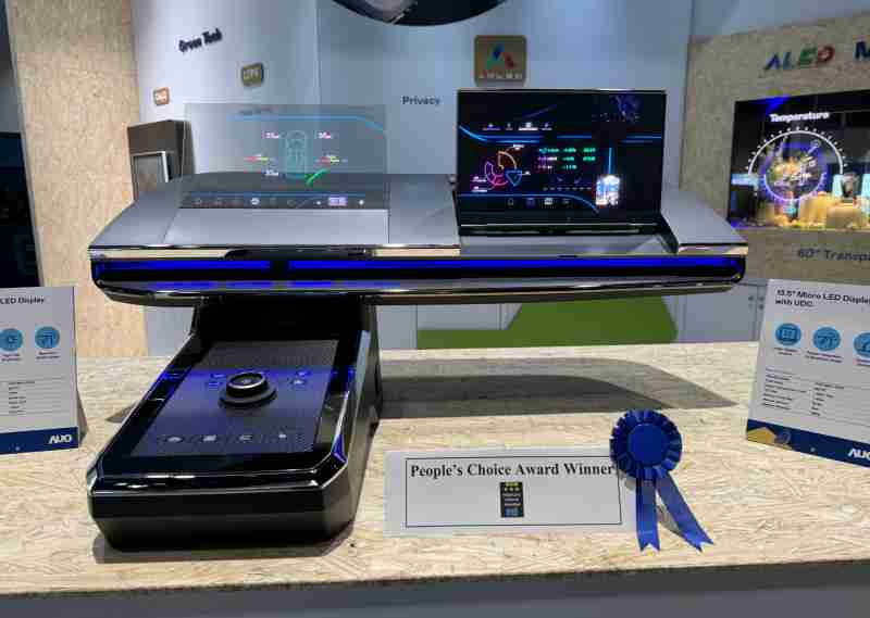 糖果派对车用Micro LED Display HMI解决方案获”最佳车用显示奖”，，，以用户为中心开发，，，，针对前座驾驶与乘客设计兼具娱乐与安全的高画质屏幕，，，包含车舱前座的Micro LED透明屏幕及全球首款内建镜头的智慧Micro LED显示器