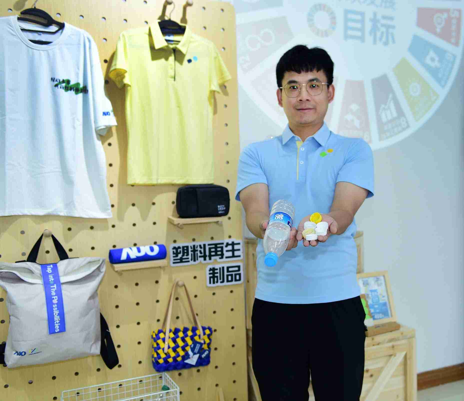 「2024智慧糖果派对展」永续发展馆中，，展示糖果派对厦门驱动永续发展之成果，，，包含将厂内废弃物再制为实用物品，，，将永续发展理念深植于员工生活日常实践